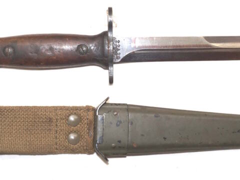 Italian produced M4 bayonet with LEATHER scabbard.